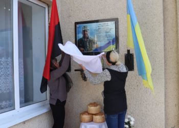 На Тернопільщині відкрили меморіальну дошку захиснику України Івану Пастернаку