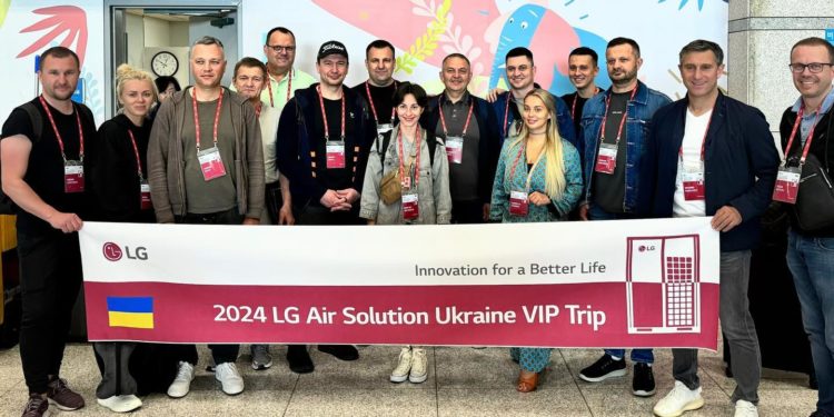 Креатор-Буд відвідує Південну Корею