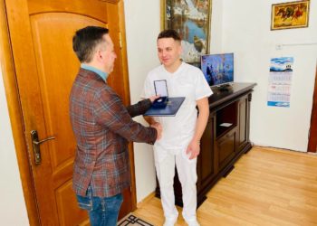 Нагородження лікаря. Фото з мережі ФБ