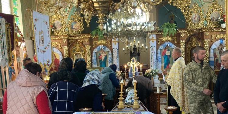 Поховання загиблого. Фото зі сторінки Микулинецької громади