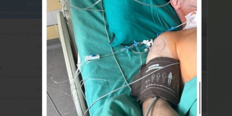 Віктор Павлік у реанімації. Фото зі сторінки дружини