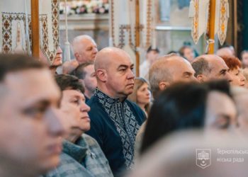 Сергій Надал в церкві. Фото зі сторінки міського голови у ФБ