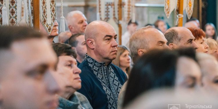 Сергій Надал в церкві. Фото зі сторінки міського голови у ФБ