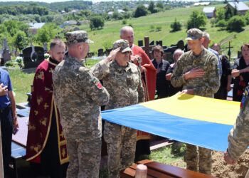 Фото з похорону бійця