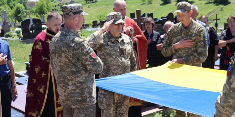 Фото з похорону бійця