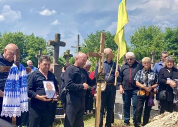 Фото з поховання зі сторінки громади