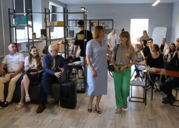 Молодіжний центр