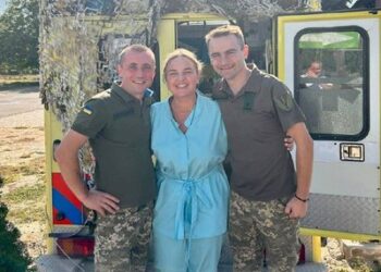 Олеся Пришляк із військовими. Фото: Олеся Пришляк