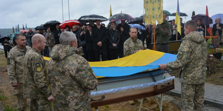 Похорон бійця. Фото зі сторінки громади