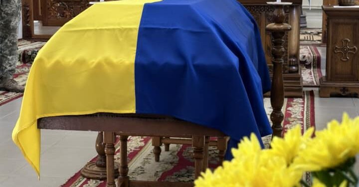 Прощання з героєм. Фото зі сторінки громади