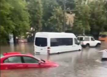 Тернопіль перетворився на великий аквапарк. Скрін з відео користувачів