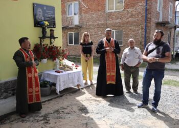 Відкриття пам'ятної дошки Герою. Фото Козівська громада