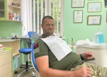 Військовий готується до лікування. Фото Суспільне