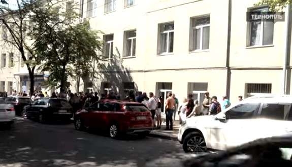 Черга до Тернопільського ЦНАПу