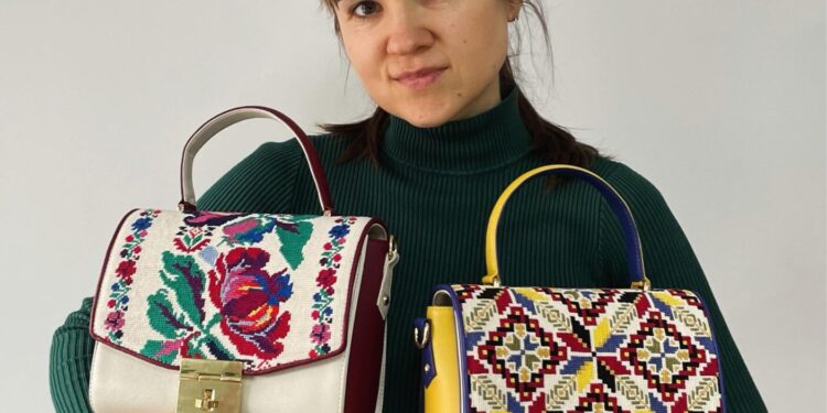 Сумки з вишивкою