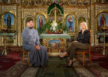 Священник ПЦУ Андрій Любунь і журналістка Суспільного Ірина Моргун. Суспільне Тернопіль