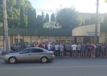 Не скупчуватися біля своїх центрів закликають у ТЦК
