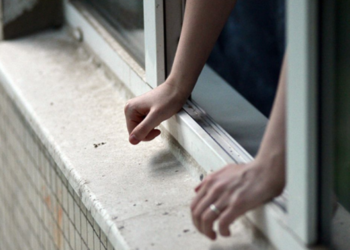 Випав з вікна. Ілюстративне зображення