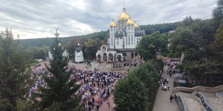 Зарваниця. Проща освітян