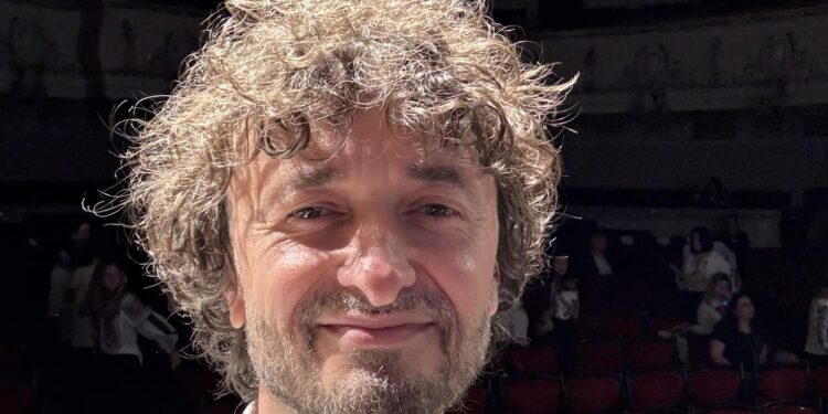 Володимир Трач. Сторінка артиста у мережі