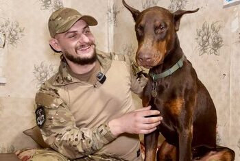 Дмитро Хома зі своїм собакою Амадеусом. Дмитро Хома