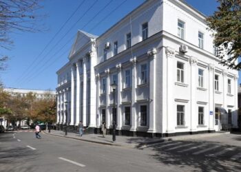 Фасад Тернопільської обласної прокуратури. Тернопіль, Листопадова, 4