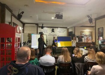 Торги за прапор з підписом Кирила Буданова. Суспільне Тернопіль