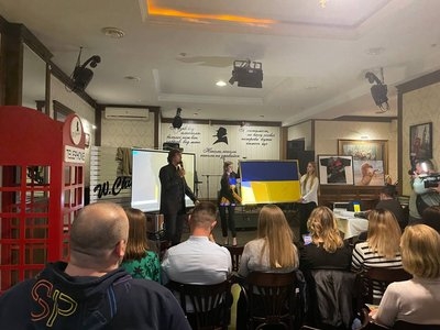 Торги за прапор з підписом Кирила Буданова. Суспільне Тернопіль