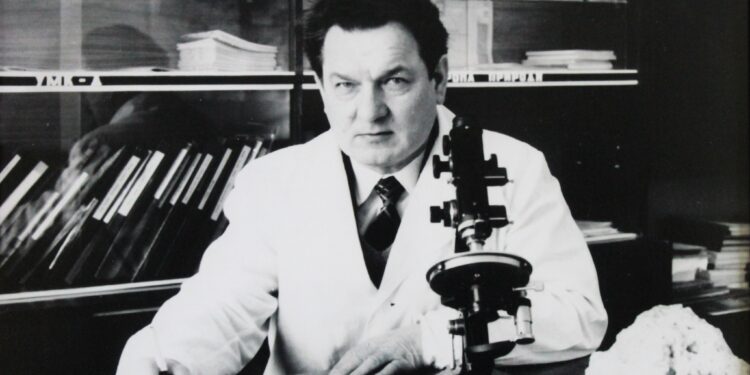 У Тернопільському краєзнавчому музеї організували виставку Йосипові Свинку