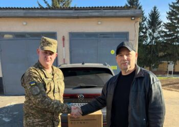 Віталій Бобрівець з військовослужбовцем