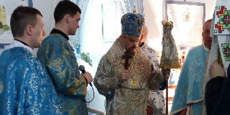 Отець Теодор на посвяченні капличкі у с. Дичків (2016 рік)