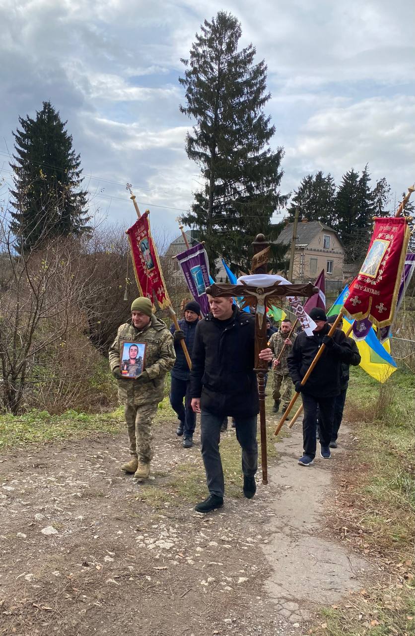 Тернопільщина попрощалася з Героєм Сергієм Мельничком