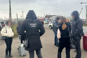 Тернополянку затримали за спробу торгівлі людьми. Фото Нацполіція