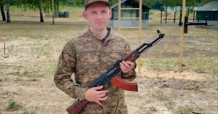 На щиті повертається додому Іван Смолюх