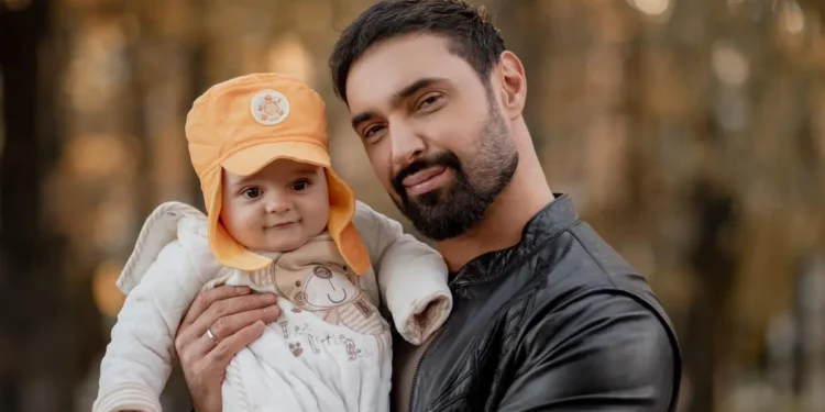 Віталій Козловський із сином. Фейсбук артиста