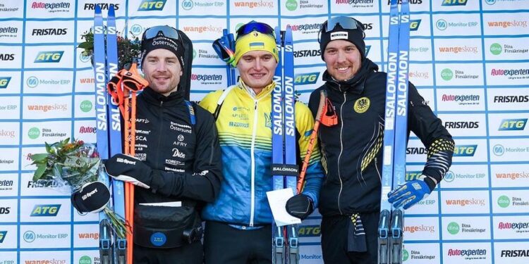 Віталій Мандзин (в центрі). Фото Instagram.svensktskidskytte