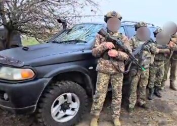 Тернопільські митники передали автомобіль бійцям ЗСУ. Фото Тернопільська митниця