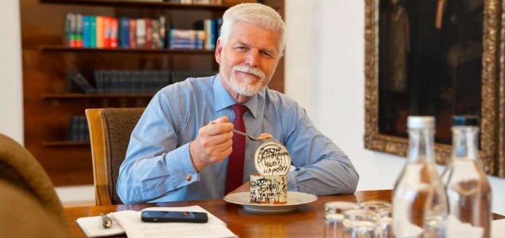 Президент Чехії прийняв подарунок