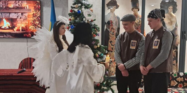 Свято Миколая у Галицькому коледжі. Фото Марія Дубас