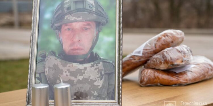 Меморіальною дошкою вшанував пам'ять захисника Тернопіль