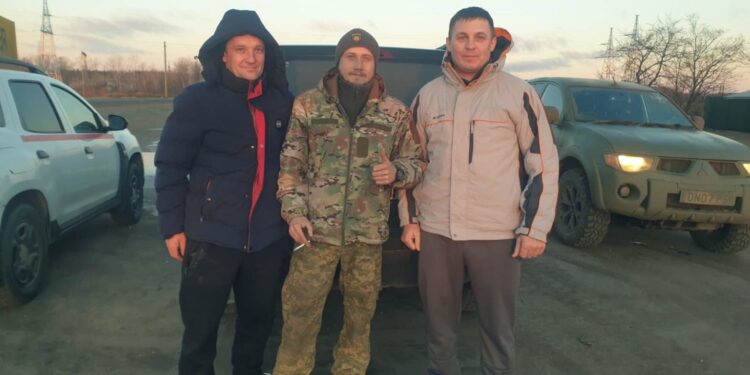 Роман Кухарський передав допомогу для військових