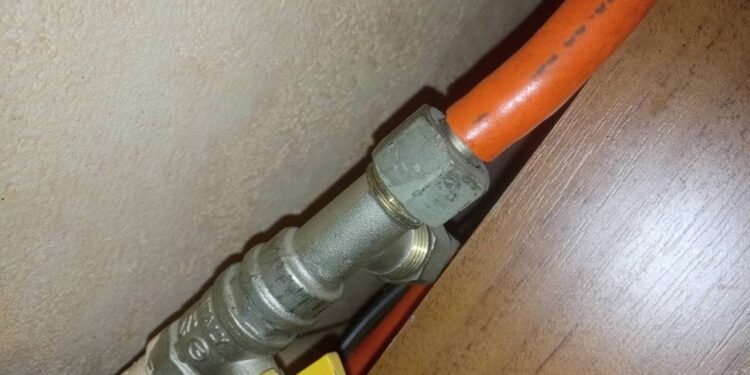 Самовільне втручання в газопостачання несе небезпеку