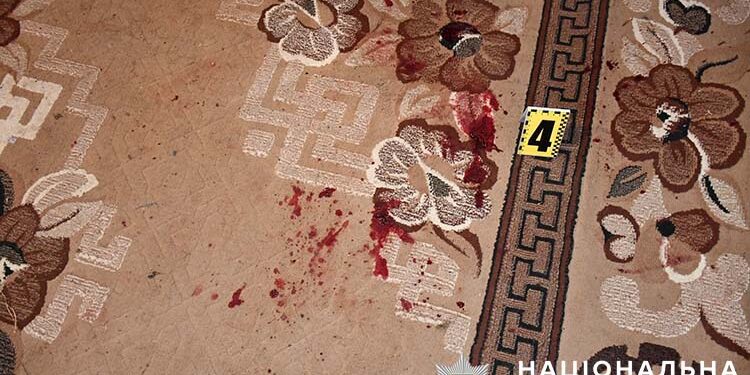 П'яний онук до смерті побив бабусю