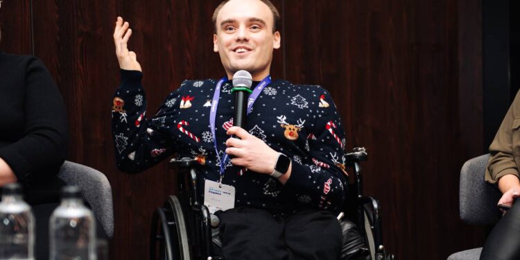 Микола знайшов родину у дорослому віці