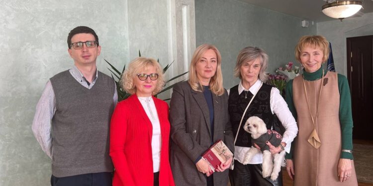 Ректор ЗУНУ поспілкувалася із родиною Богдана Гаврилишина