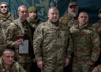 Командувач вручив воїнам заслужені нагороди