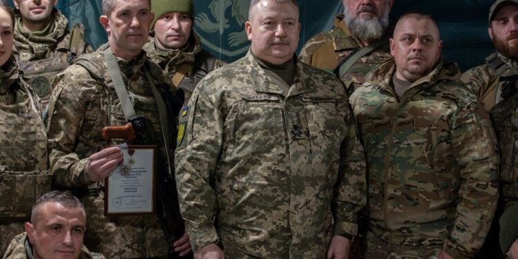 Командувач вручив воїнам заслужені нагороди