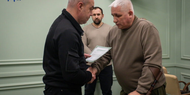 Сім родин захисників отримають кошти від міста