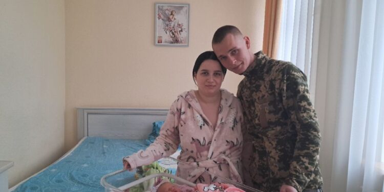 Колишній полонений захисник вперше став батьком