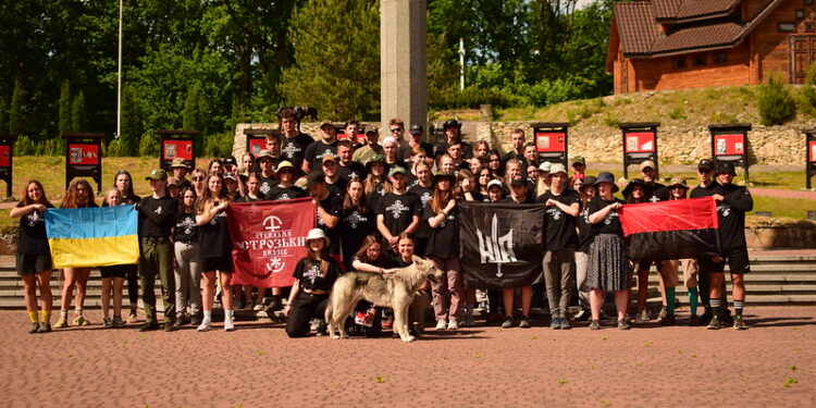 Молодь запрошують на мандрівний табір